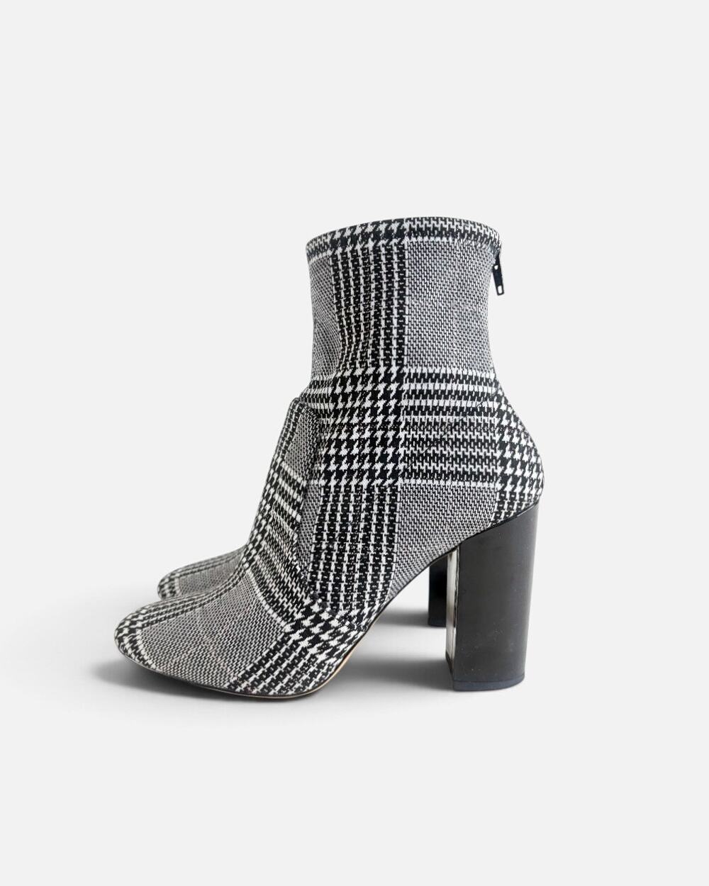 Aldo Lovelee Houndstooth Knit Sock Boots Black White Plaid Block Heel Sz 6.5